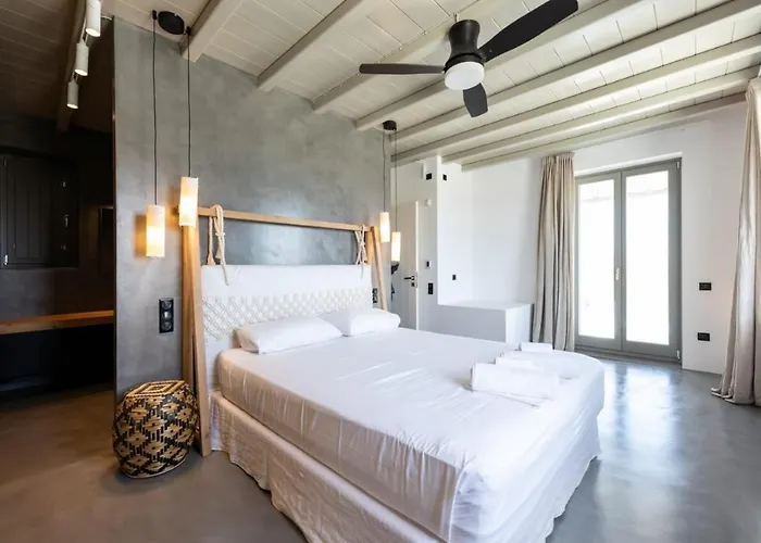 Villa Cactilia In Punda Paros For 8 With Private Pool